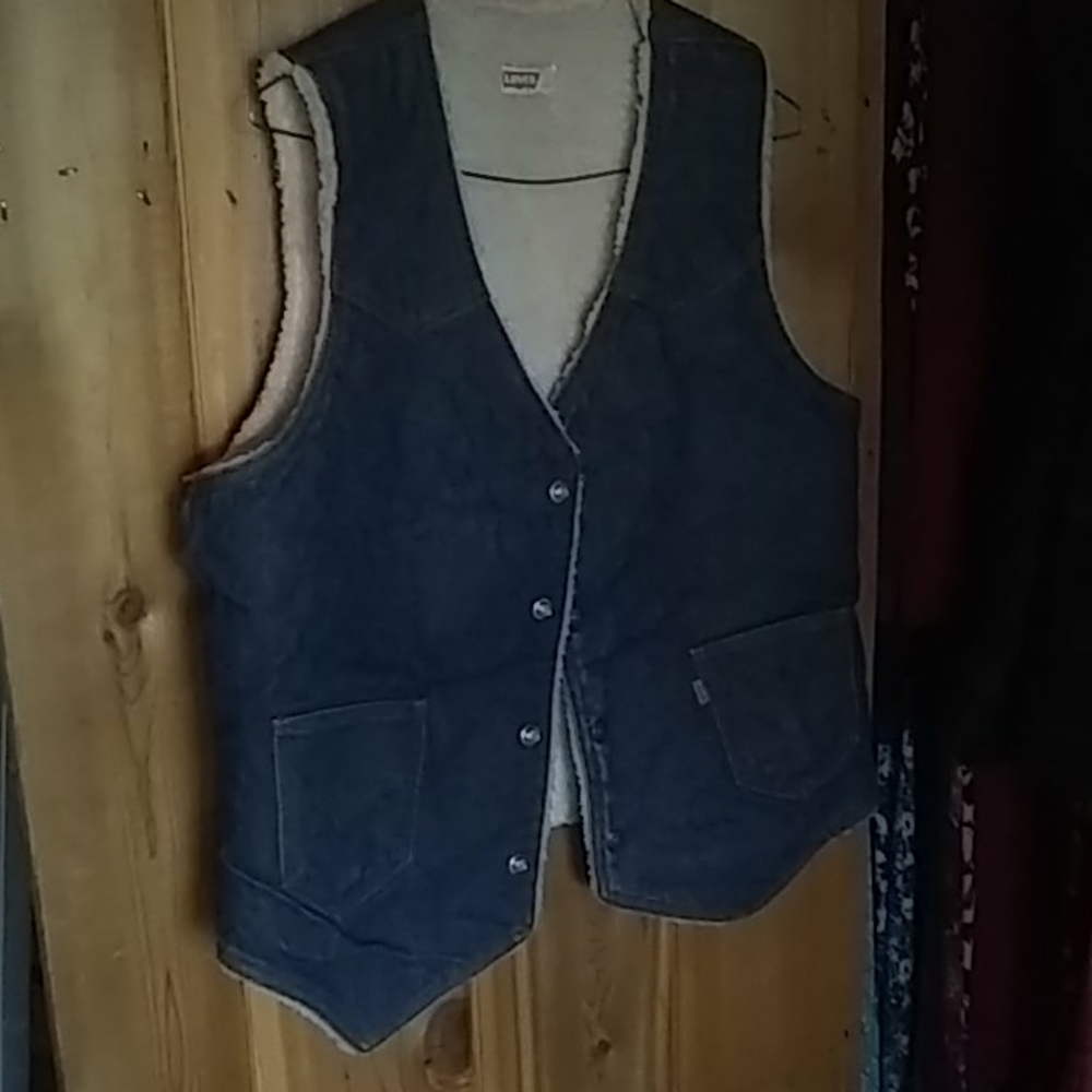 Medium size Levi jean vest. Very warm and cozy!